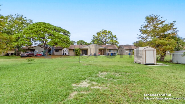 Building Photo - 604 Roselyn Ave