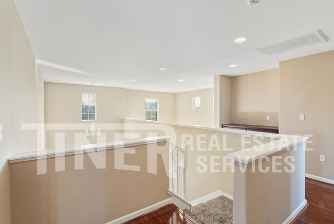 Building Photo - 3576 Hume St