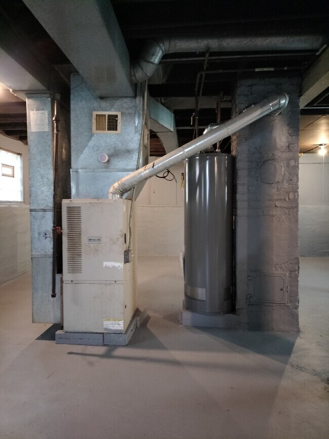 Building Photo - 1344 W 98th Pl