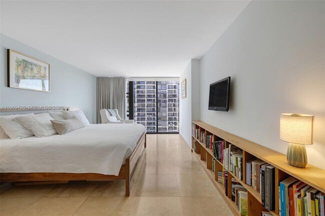 Building Photo - 1915 Brickell Ave