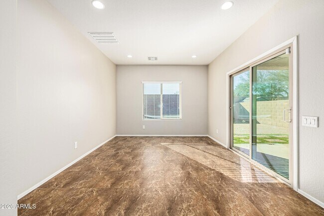 Building Photo - 10809 W Saddlehorn Rd