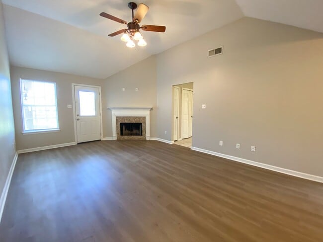 Building Photo - 3 bed, 2 bath home with wonderful curb appeal near N. Germantown Pkwy / $250 Gift card if move in...