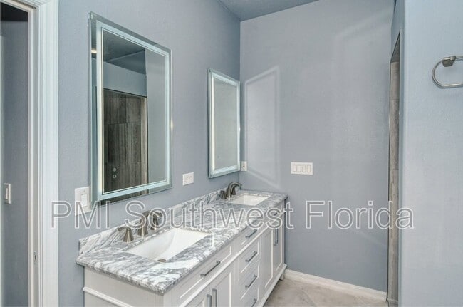 Building Photo - 607 Oak River Ct