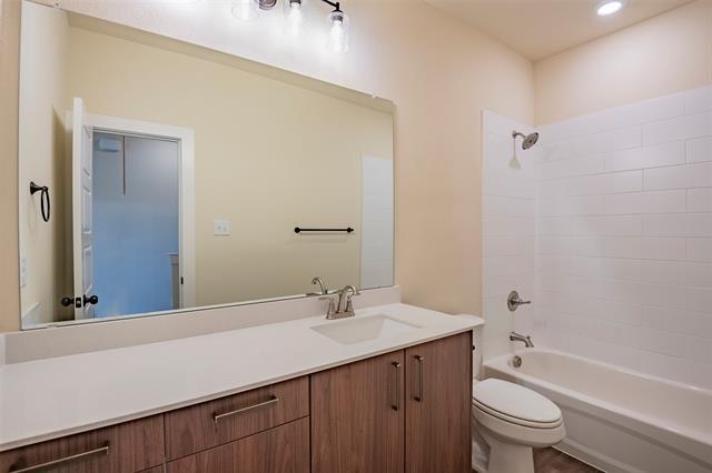 Building Photo - 708 Blackland dr
