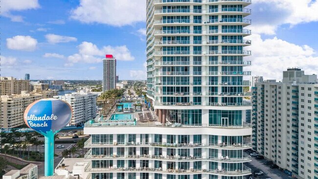 Building Photo - 4011 S Ocean Dr