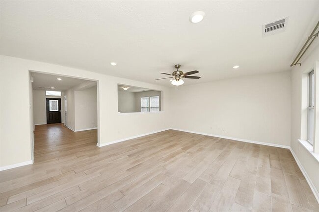 Building Photo - 3302 Regal Park Ln
