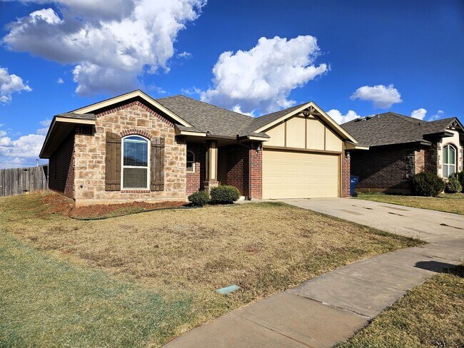 Building Photo - EVERYTHING YOU WANT IN A HOME! $500 OFF FI...