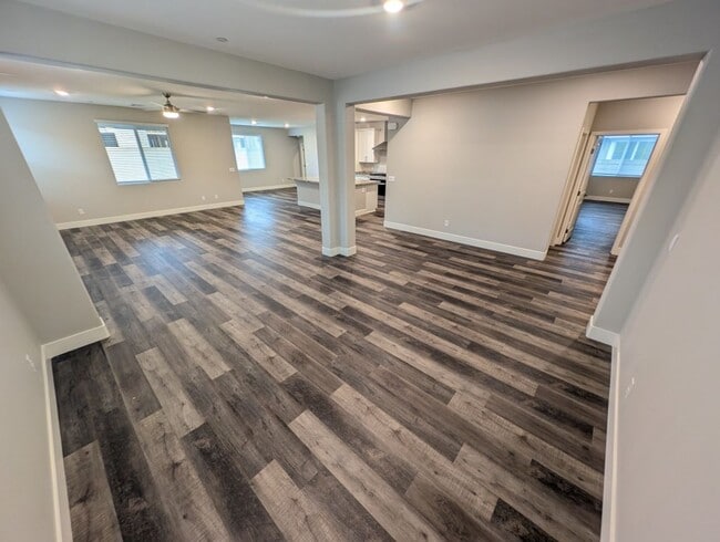 Building Photo - 1039 Forest Falcon Dr