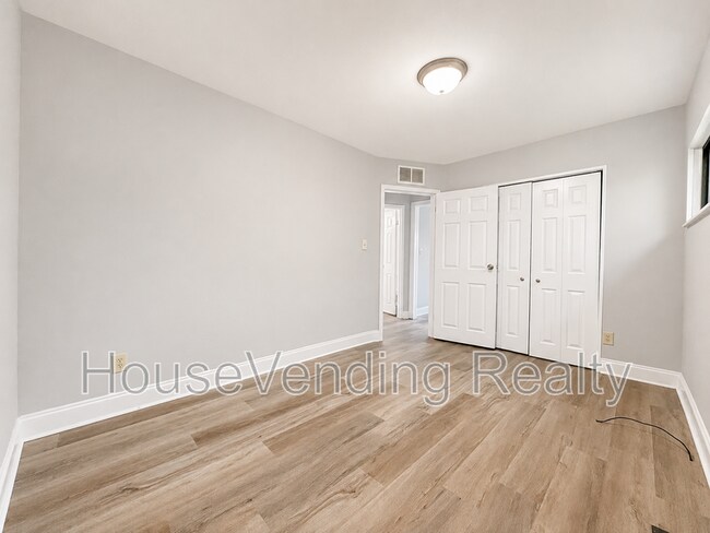 Building Photo - 2324 Grove St
