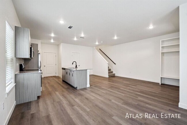 Building Photo - 653 Coney Aly