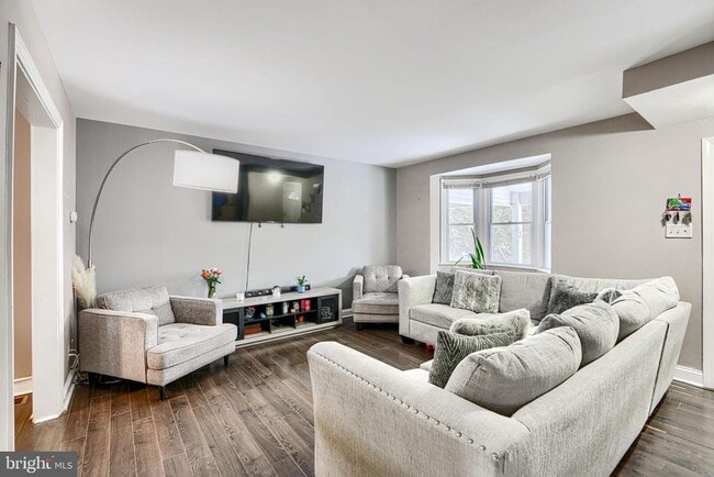 Building Photo - 1543 Lochwood Rd