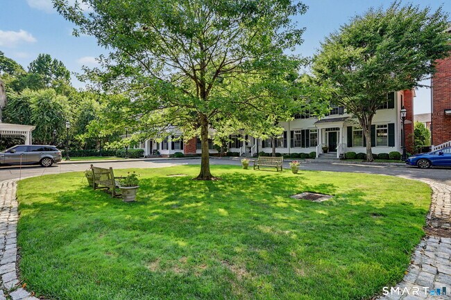 Building Photo - 16 Elmwood Drive