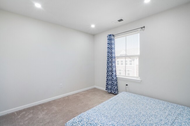 Building Photo - 16 Sedicavage Way