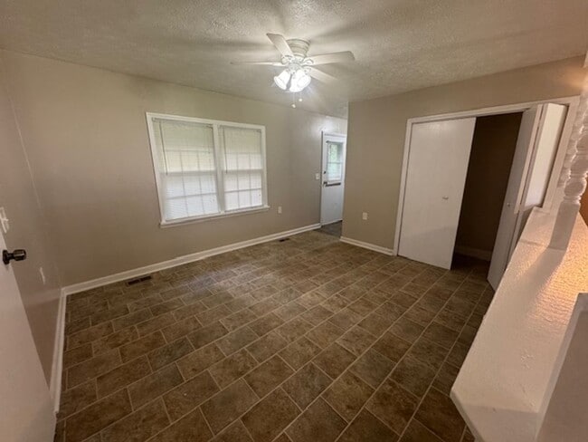 Building Photo - 205 Chesterfield Pl