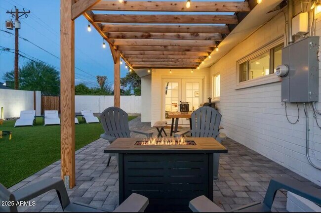 Building Photo - 8302 E Windsor Ave