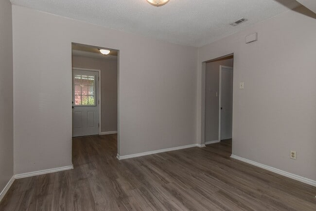 Building Photo - 1103 Pecan Ave