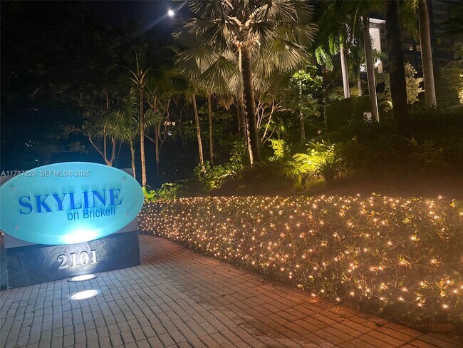 Building Photo - 2101 Brickell Ave