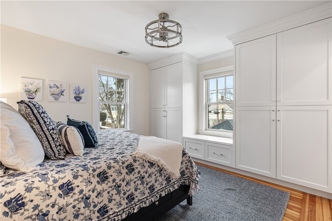 Building Photo - 21 Bedlow Ave