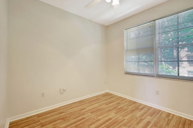 Building Photo - 4812 S Central Blvd
