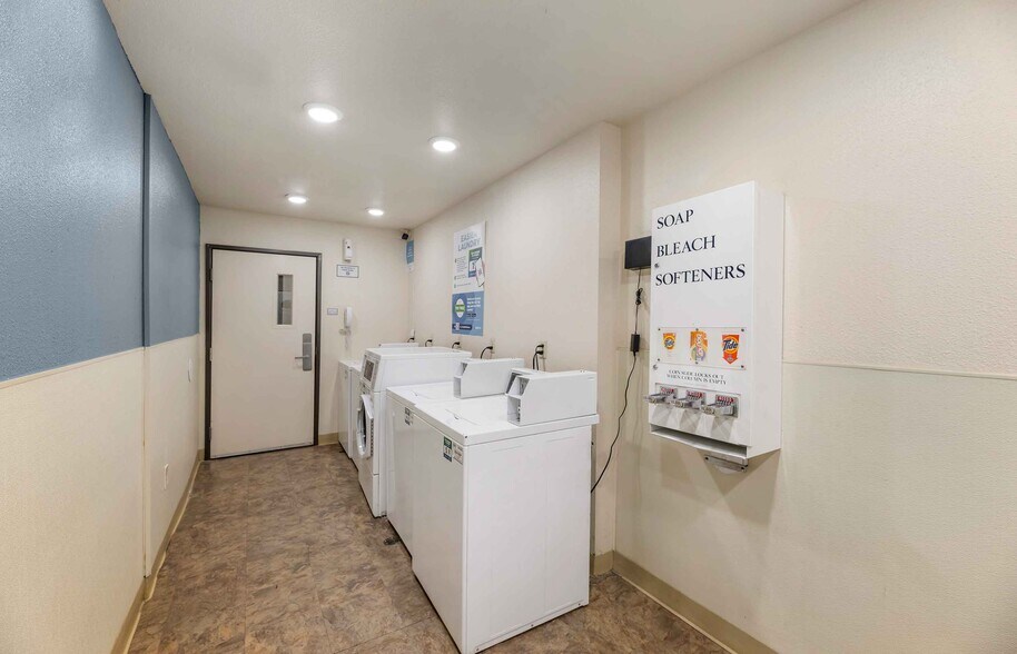 Building Photo - Furnished Studio-Lubbock - South