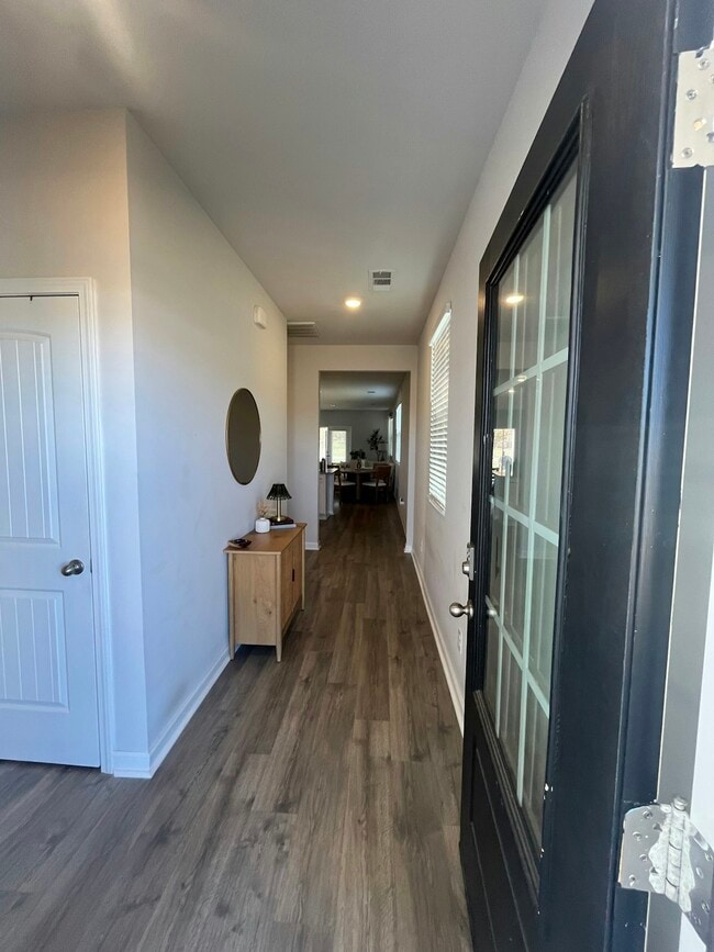 Building Photo - 2370 Quinn Dr