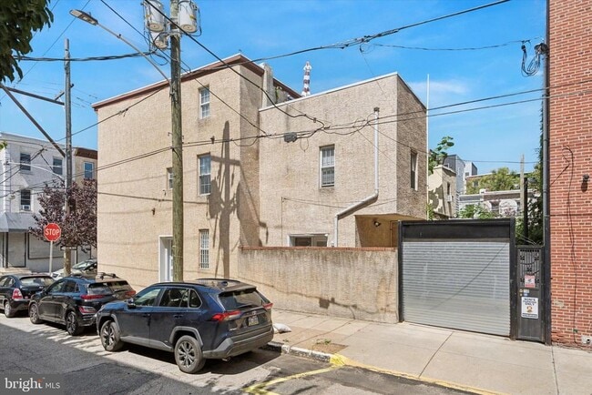 Building Photo - 921 N 28th St