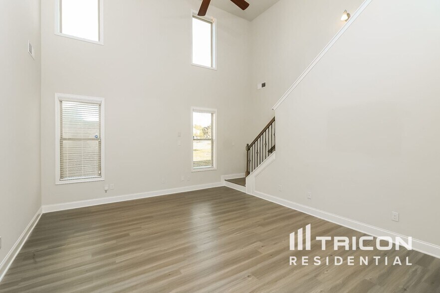 Primary Photo - 754 Ireland Ln
