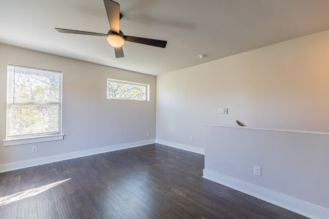 Building Photo - 130 Rose Ln