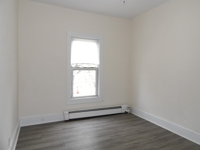 Building Photo - 26 47th St