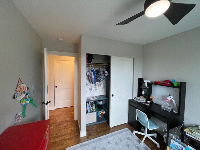 Building Photo - Spacious Corner-Lot Home 4 bed 3 bath – Gr...