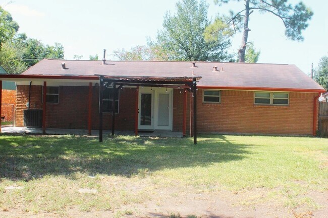 Building Photo - 5747 Greencraig Dr