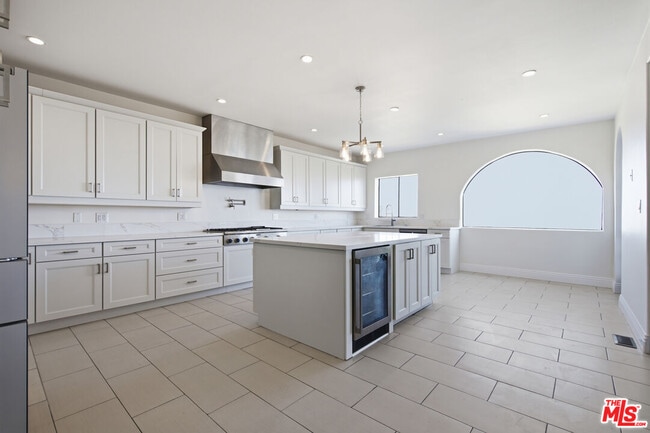 Building Photo - 8908 Appian Way