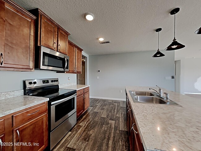 Building Photo - 2209 Pebble Point Dr