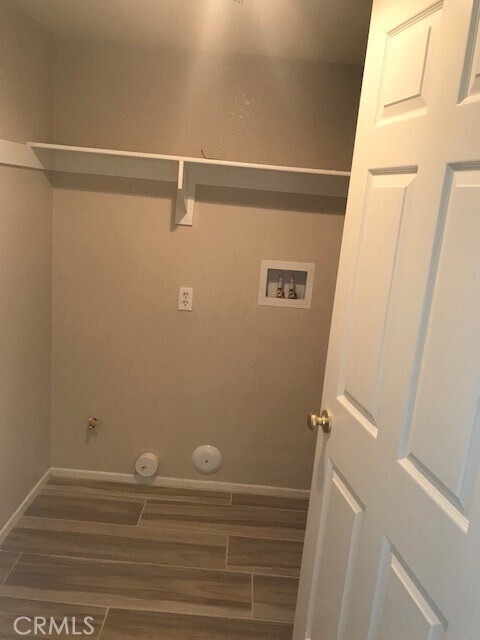 Building Photo - 3571 Hawthorne Dr
