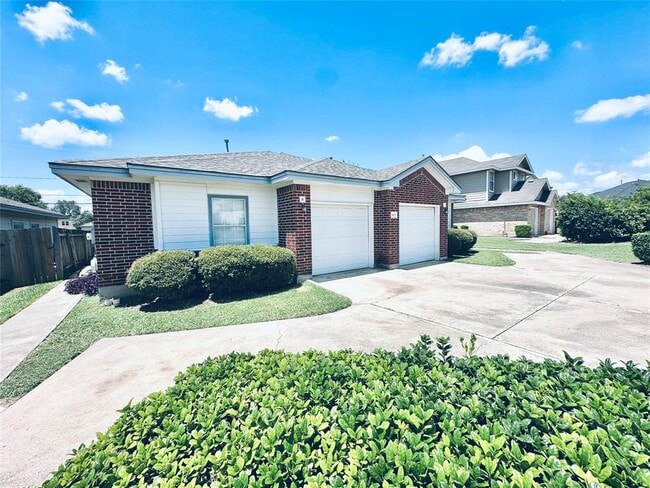 Building Photo - 2873 Southampton Way