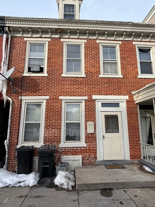 Building Photo - 831 Willow St