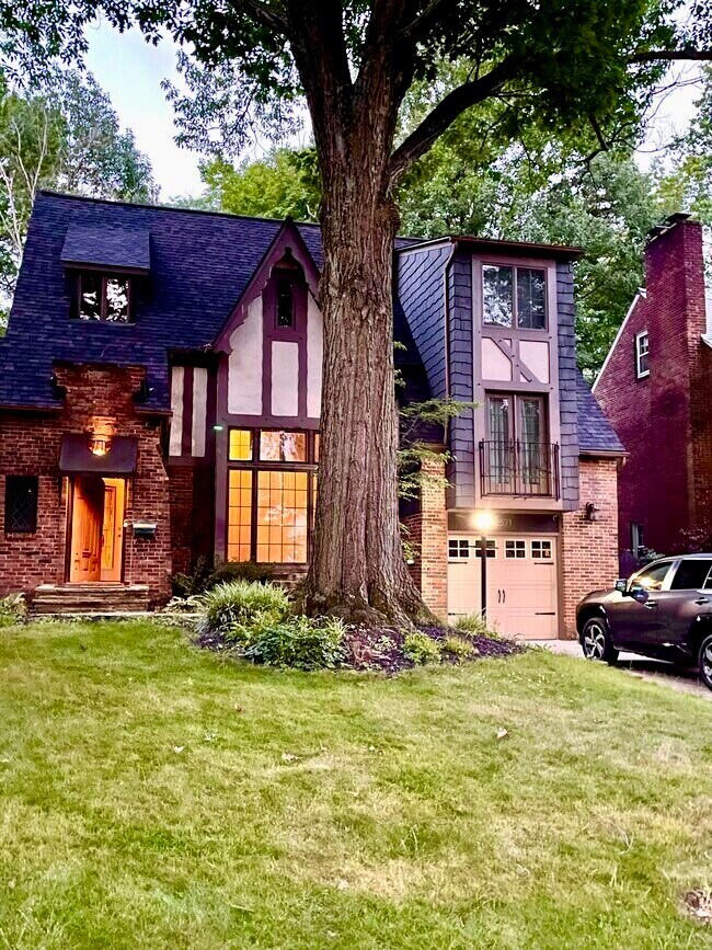 Building Photo - 2571 Ashurst Rd