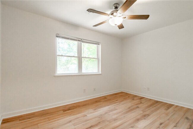 Building Photo - 2332 S Clover Dr