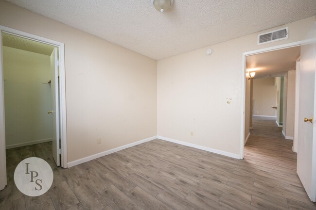 Building Photo - Fresno North West Fig Garden Loop Home, 3B...