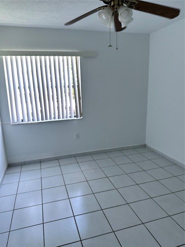 Building Photo - 9431 Fontainebleau Blvd