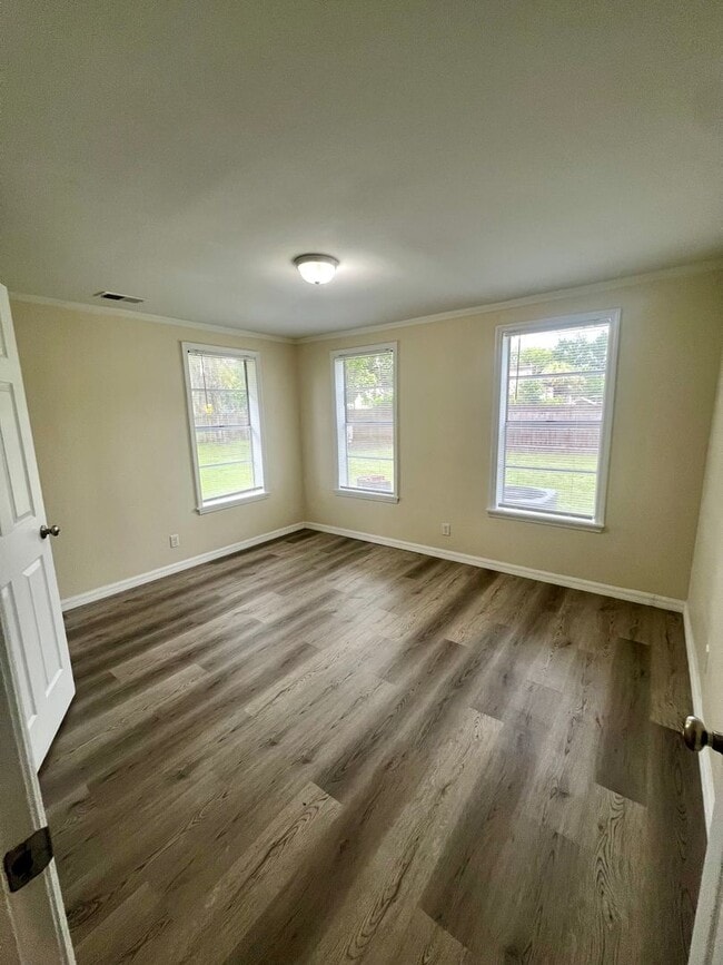 Building Photo - 3 Bed, 2 Bath FOR RENT- South Zepyhrhills