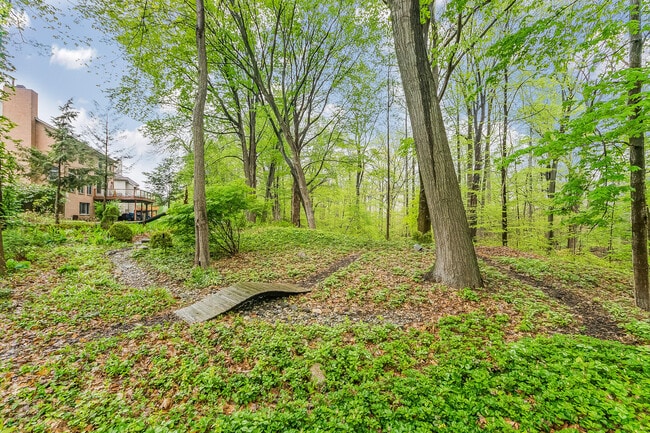 Building Photo - 16646 Brooklane Blvd