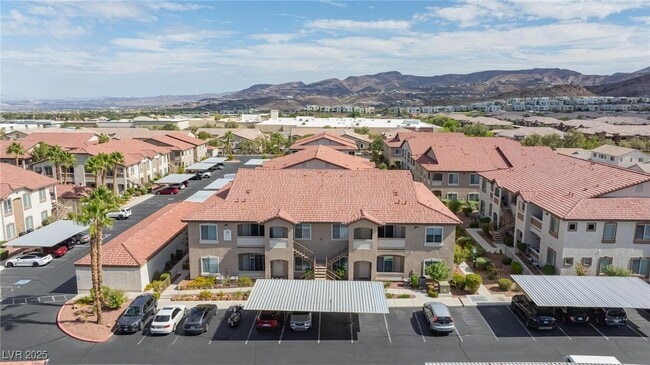 Building Photo - 2305 W Horizon Ridge Pkwy