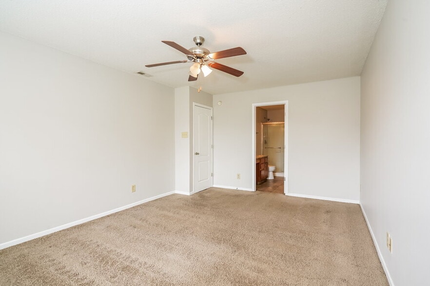 Building Photo - 10610 Crackling Dr