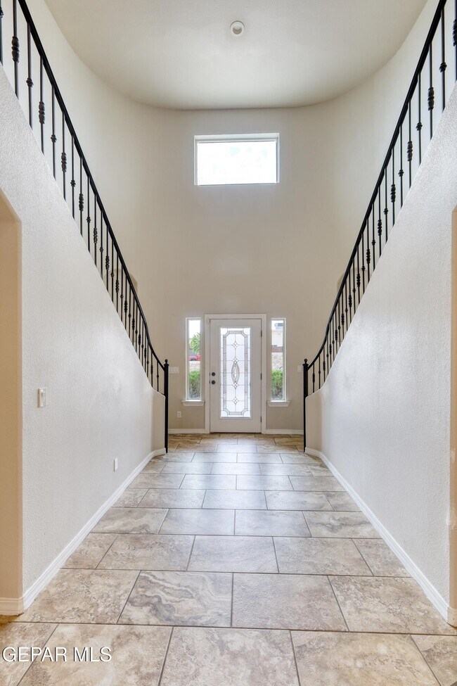 Building Photo - 2124 Thomas Lackland St