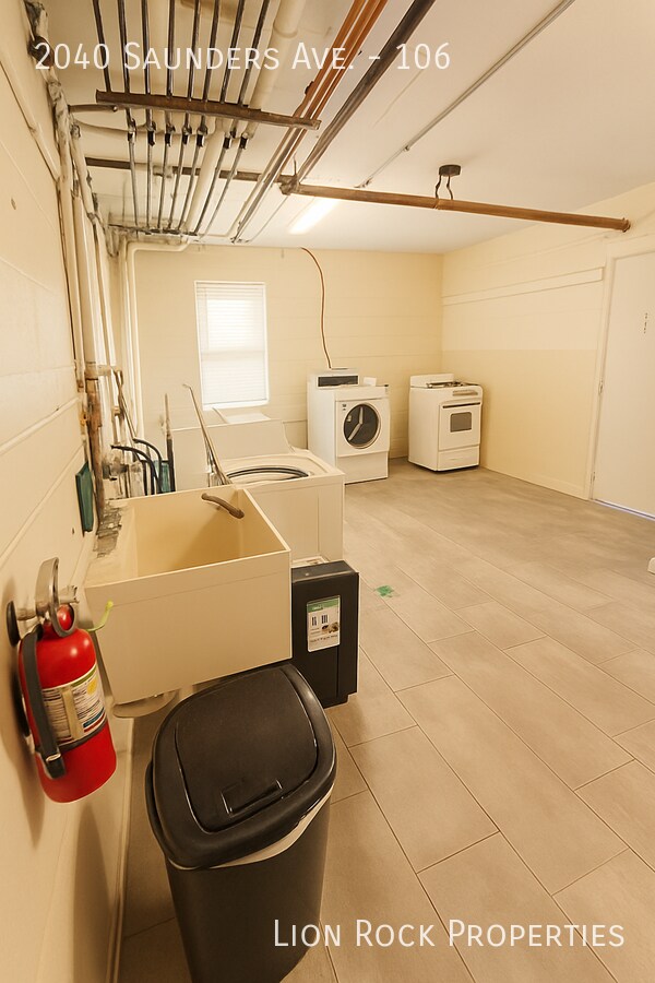 Building Photo - 2040 W Saunders Ave