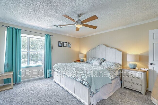 Building Photo - 2318 N England Ct