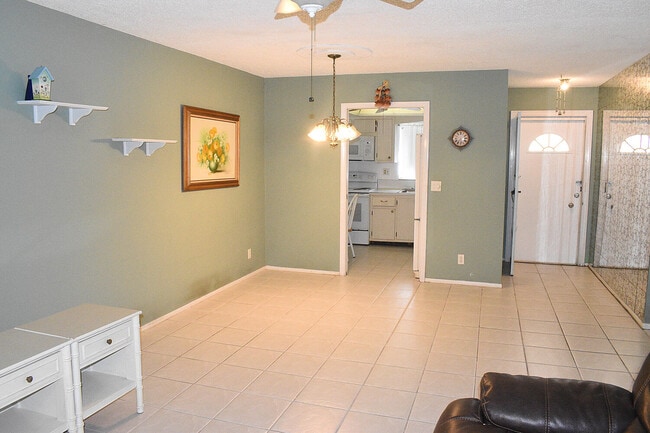Building Photo - 2523 Dudley Dr W