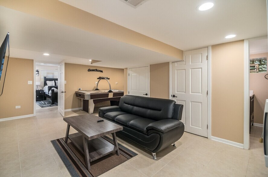 Building Photo - 16 W Edward St