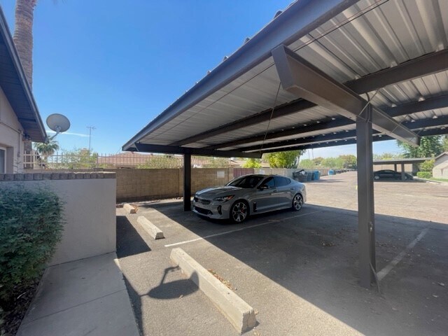 Building Photo - 6610 S Lakeshore Dr